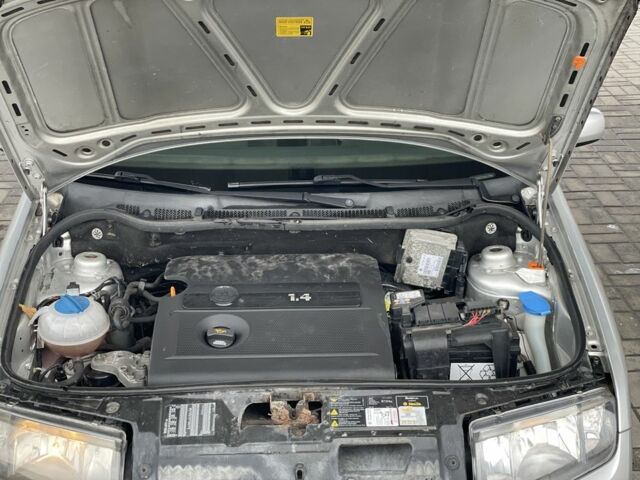 Серый Шкода Фабия, объемом двигателя 1.4 л и пробегом 231 тыс. км за 4500 $, фото 13 на Automoto.ua