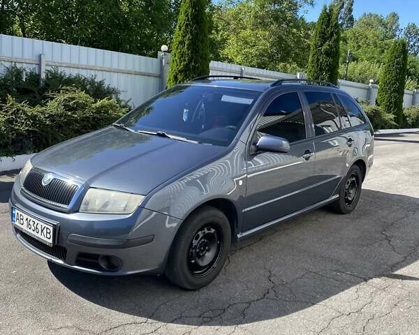 Серый Шкода Фабия, объемом двигателя 1.2 л и пробегом 228 тыс. км за 5200 $, фото 1 на Automoto.ua