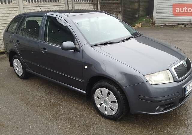 Серый Шкода Фабия, объемом двигателя 1.39 л и пробегом 194 тыс. км за 3850 $, фото 7 на Automoto.ua