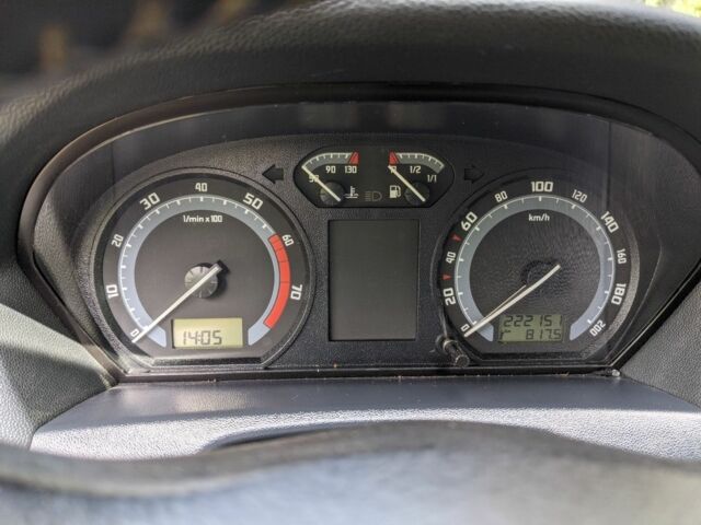 Серый Шкода Фабия, объемом двигателя 1.4 л и пробегом 222 тыс. км за 4000 $, фото 5 на Automoto.ua