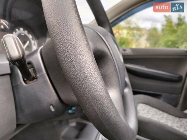 Сірий Шкода Фабія, об'ємом двигуна 1.2 л та пробігом 176 тис. км за 3999 $, фото 9 на Automoto.ua