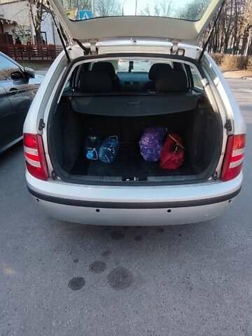 Серый Шкода Фабия, объемом двигателя 1.4 л и пробегом 290 тыс. км за 4000 $, фото 2 на Automoto.ua