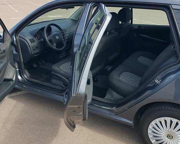 Серый Шкода Фабия, объемом двигателя 1.4 л и пробегом 200 тыс. км за 4900 $, фото 20 на Automoto.ua