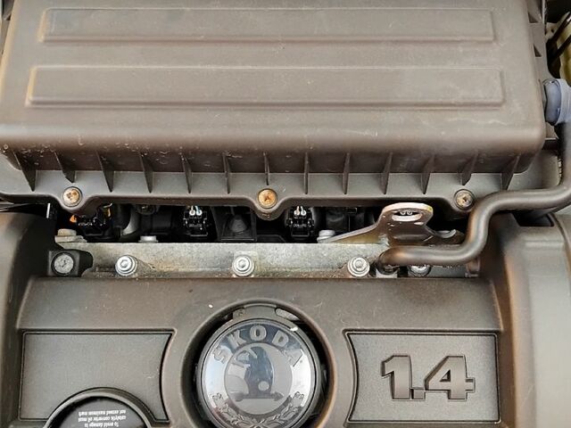 Серый Шкода Фабия, объемом двигателя 1.4 л и пробегом 208 тыс. км за 4400 $, фото 5 на Automoto.ua