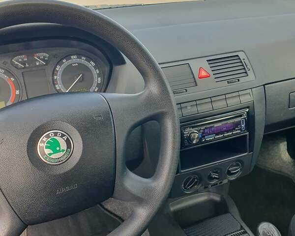 Серый Шкода Фабия, объемом двигателя 1.4 л и пробегом 200 тыс. км за 4900 $, фото 27 на Automoto.ua