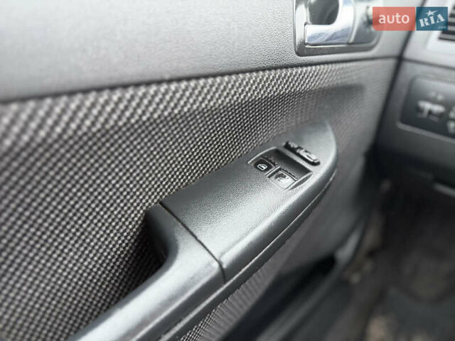 Сірий Шкода Фабія, об'ємом двигуна 1.42 л та пробігом 370 тис. км за 3300 $, фото 31 на Automoto.ua