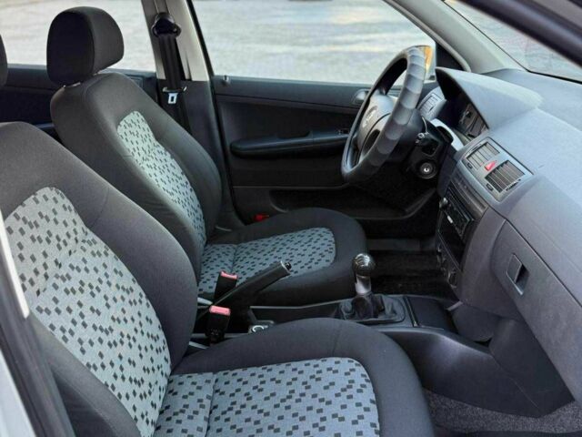 Серый Шкода Фабия, объемом двигателя 1.4 л и пробегом 190 тыс. км за 4300 $, фото 13 на Automoto.ua