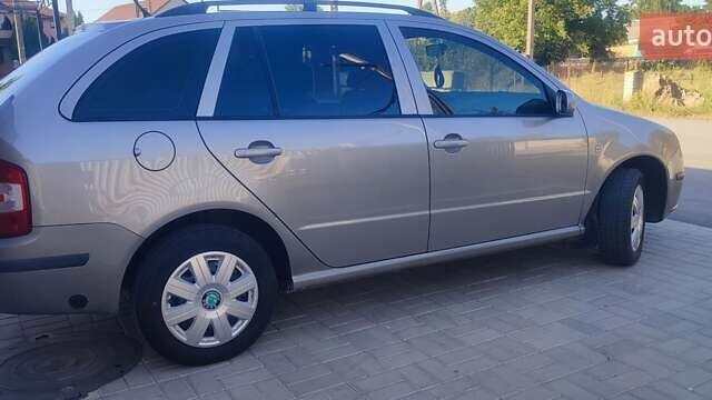 Сірий Шкода Фабія, об'ємом двигуна 1.39 л та пробігом 227 тис. км за 3750 $, фото 3 на Automoto.ua
