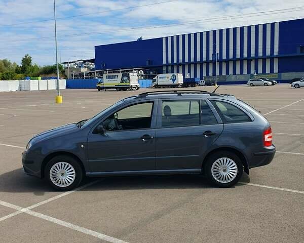 Серый Шкода Фабия, объемом двигателя 1.4 л и пробегом 200 тыс. км за 4900 $, фото 1 на Automoto.ua