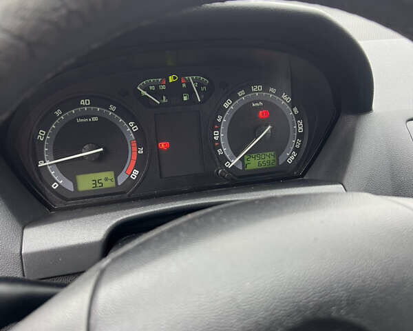 Серый Шкода Фабия, объемом двигателя 1.39 л и пробегом 249 тыс. км за 3500 $, фото 8 на Automoto.ua