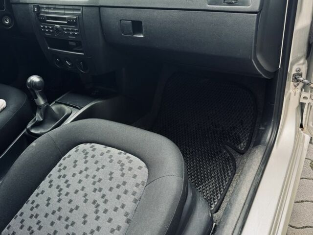 Сірий Шкода Фабія, об'ємом двигуна 1.4 л та пробігом 230 тис. км за 4500 $, фото 14 на Automoto.ua