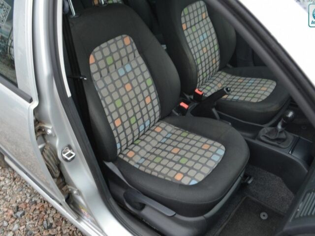 Сірий Шкода Фабія, об'ємом двигуна 1.4 л та пробігом 256 тис. км за 3500 $, фото 12 на Automoto.ua