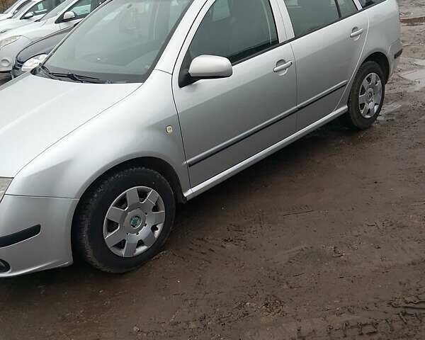 Сірий Шкода Фабія, об'ємом двигуна 1.39 л та пробігом 315 тис. км за 3900 $, фото 9 на Automoto.ua