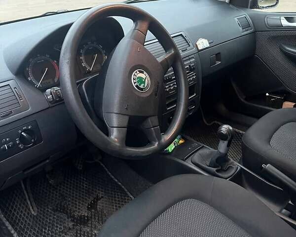 Серый Шкода Фабия, объемом двигателя 1.2 л и пробегом 193 тыс. км за 3200 $, фото 4 на Automoto.ua