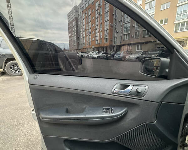 Серый Шкода Фабия, объемом двигателя 1.4 л и пробегом 212 тыс. км за 4100 $, фото 8 на Automoto.ua