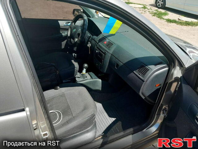 Серый Шкода Фабия, объемом двигателя 1.4 л и пробегом 280 тыс. км за 3200 $, фото 4 на Automoto.ua