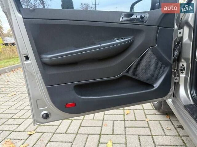 Серый Шкода Фабия, объемом двигателя 1.42 л и пробегом 200 тыс. км за 4400 $, фото 1 на Automoto.ua