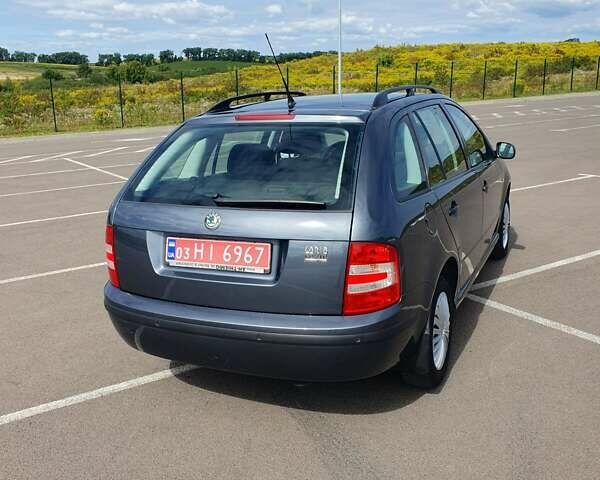 Серый Шкода Фабия, объемом двигателя 1.4 л и пробегом 200 тыс. км за 4900 $, фото 3 на Automoto.ua