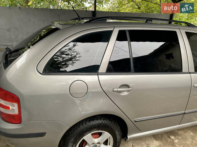 Сірий Шкода Фабія, об'ємом двигуна 1.39 л та пробігом 222 тис. км за 4950 $, фото 2 на Automoto.ua