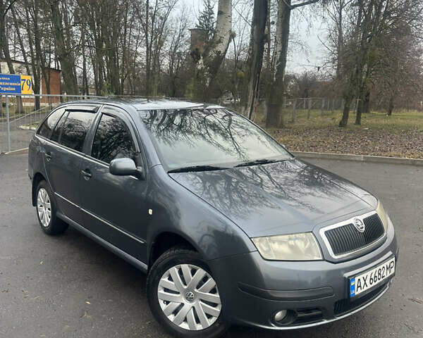 Серый Шкода Фабия, объемом двигателя 1.39 л и пробегом 180 тыс. км за 4350 $, фото 1 на Automoto.ua