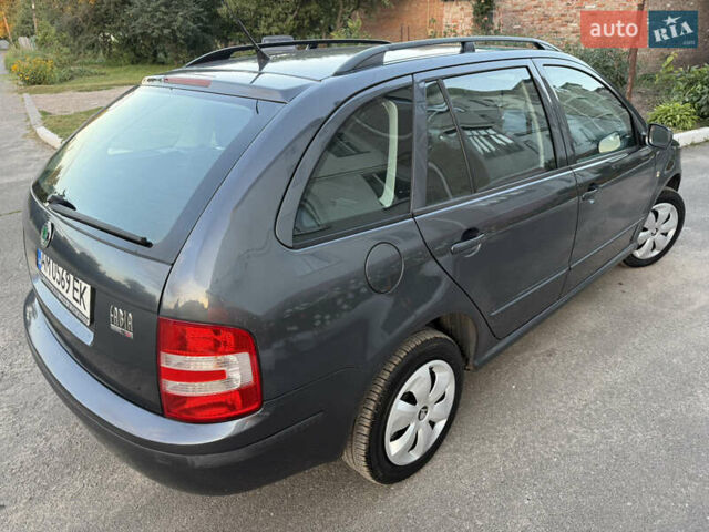 Серый Шкода Фабия, объемом двигателя 1.39 л и пробегом 202 тыс. км за 5200 $, фото 2 на Automoto.ua