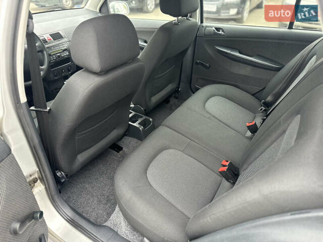 Шкода Фабия 2007 в Чернигове на Automoto.ua Серый Шкода Фабия, объемом двигателя 1.4 л и пробегом 193 тыс. км за 5400 $, фото 13 на Automoto.ua