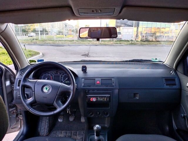 Серый Шкода Фабия, объемом двигателя 1.4 л и пробегом 277 тыс. км за 2910 $, фото 5 на Automoto.ua