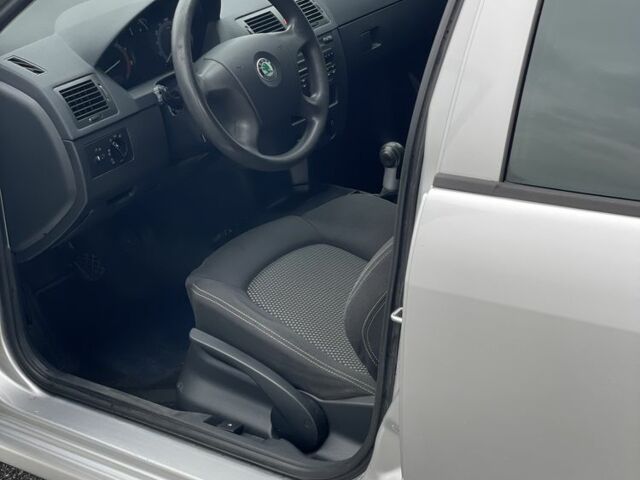 Серый Шкода Фабия, объемом двигателя 1.4 л и пробегом 231 тыс. км за 4500 $, фото 11 на Automoto.ua