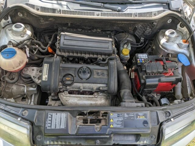 Серый Шкода Фабия, объемом двигателя 1.4 л и пробегом 222 тыс. км за 4000 $, фото 7 на Automoto.ua