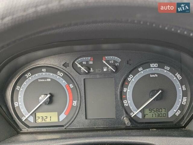 Серый Шкода Фабия, объемом двигателя 1.2 л и пробегом 95 тыс. км за 4350 $, фото 3 на Automoto.ua