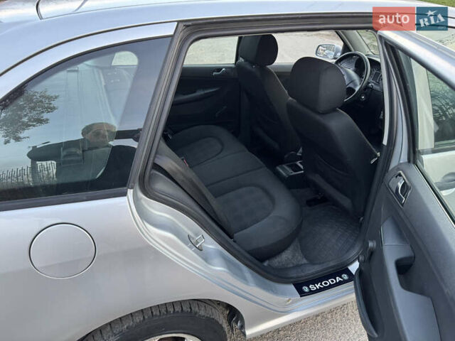 Серый Шкода Фабия, объемом двигателя 1.4 л и пробегом 183 тыс. км за 4500 $, фото 5 на Automoto.ua