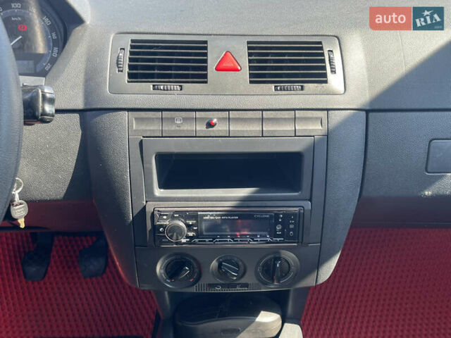 Серый Шкода Фабия, объемом двигателя 1.39 л и пробегом 226 тыс. км за 4900 $, фото 18 на Automoto.ua