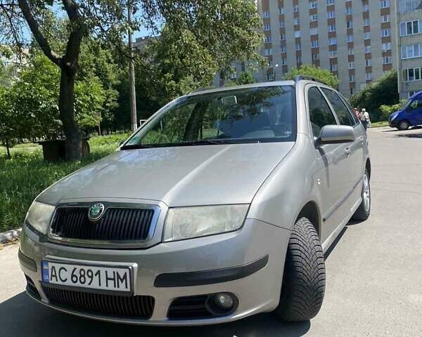 Серый Шкода Фабия, объемом двигателя 1.39 л и пробегом 329 тыс. км за 4600 $, фото 5 на Automoto.ua