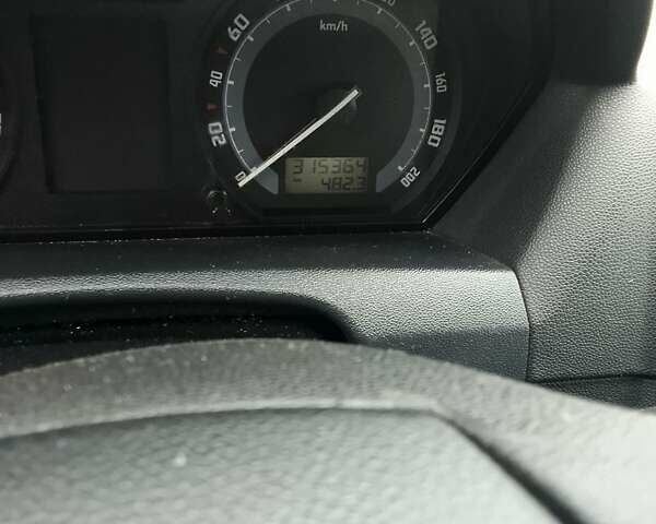 Сірий Шкода Фабія, об'ємом двигуна 1.39 л та пробігом 315 тис. км за 3900 $, фото 7 на Automoto.ua
