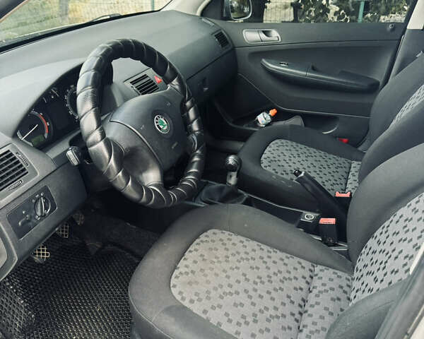 Сірий Шкода Фабія, об'ємом двигуна 1.39 л та пробігом 232 тис. км за 4100 $, фото 21 на Automoto.ua