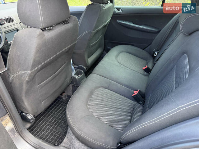 Серый Шкода Фабия, объемом двигателя 1.4 л и пробегом 213 тыс. км за 5200 $, фото 15 на Automoto.ua
