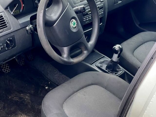 Серый Шкода Фабия, объемом двигателя 1.4 л и пробегом 226 тыс. км за 4550 $, фото 8 на Automoto.ua