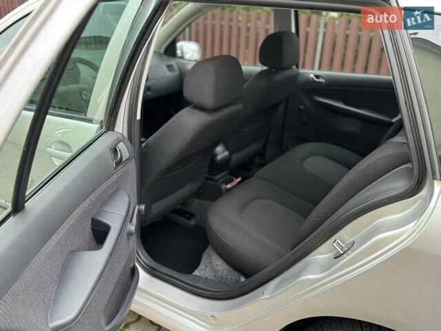 Серый Шкода Фабия, объемом двигателя 1.4 л и пробегом 218 тыс. км за 5700 $, фото 40 на Automoto.ua