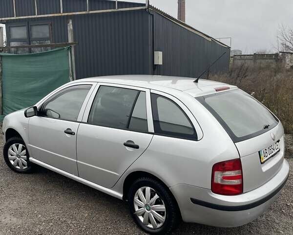 Сірий Шкода Фабія, об'ємом двигуна 1.2 л та пробігом 200 тис. км за 2600 $, фото 2 на Automoto.ua