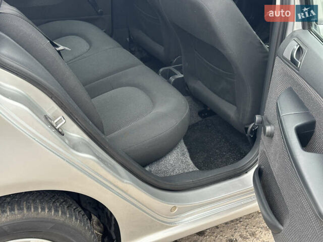 Серый Шкода Фабия, объемом двигателя 1.4 л и пробегом 217 тыс. км за 5499 $, фото 10 на Automoto.ua