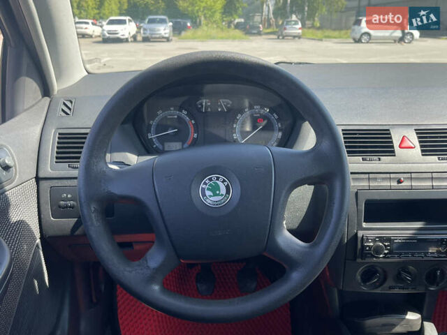 Серый Шкода Фабия, объемом двигателя 1.39 л и пробегом 226 тыс. км за 4900 $, фото 19 на Automoto.ua