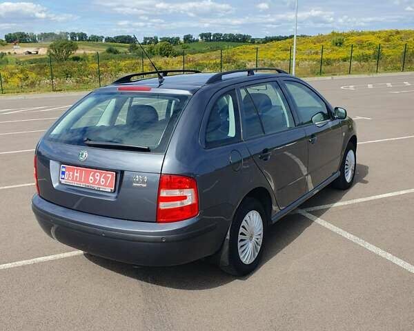 Серый Шкода Фабия, объемом двигателя 1.4 л и пробегом 200 тыс. км за 4900 $, фото 5 на Automoto.ua