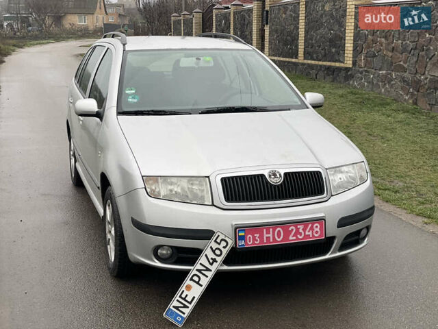 Серый Шкода Фабия, объемом двигателя 1.4 л и пробегом 226 тыс. км за 4550 $, фото 2 на Automoto.ua