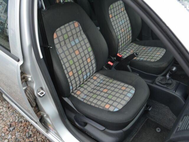 Серый Шкода Фабия, объемом двигателя 1.4 л и пробегом 256 тыс. км за 3500 $, фото 18 на Automoto.ua