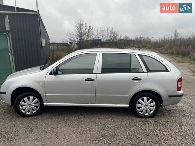Сірий Шкода Фабія, об'ємом двигуна 1.2 л та пробігом 200 тис. км за 2600 $, фото 1 на Automoto.ua