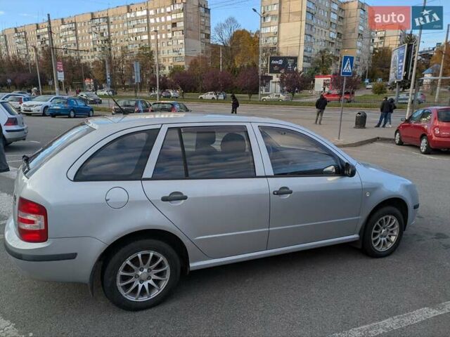 Серый Шкода Фабия, объемом двигателя 1.2 л и пробегом 95 тыс. км за 4350 $, фото 2 на Automoto.ua