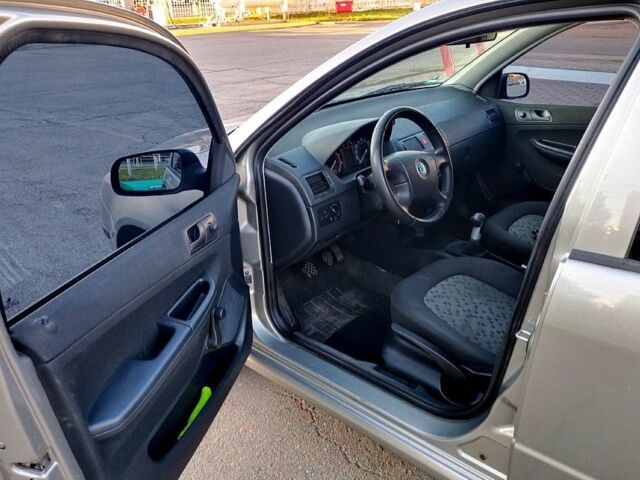 Серый Шкода Фабия, объемом двигателя 1.4 л и пробегом 277 тыс. км за 2910 $, фото 4 на Automoto.ua