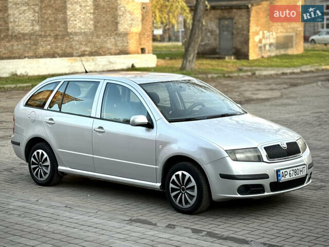 Серый Шкода Фабия, объемом двигателя 1.39 л и пробегом 190 тыс. км за 4300 $, фото 7 на Automoto.ua