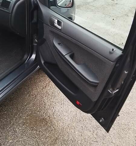 Серый Шкода Фабия, объемом двигателя 1.39 л и пробегом 194 тыс. км за 3850 $, фото 44 на Automoto.ua