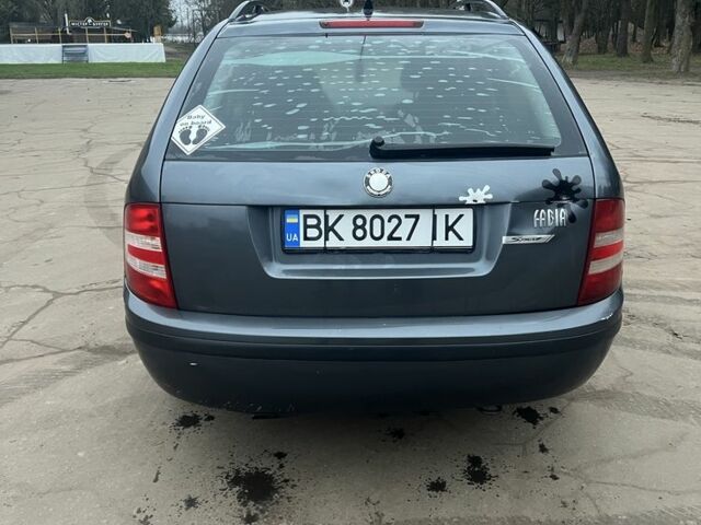 Серый Шкода Фабия, объемом двигателя 1.2 л и пробегом 193 тыс. км за 3200 $, фото 3 на Automoto.ua